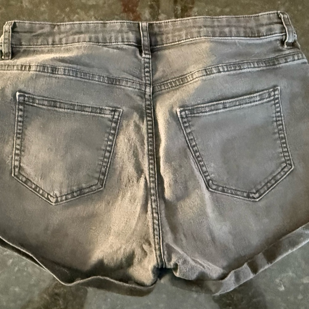 H&M Women's Denim and Striped Shorts Trio - Picture 9 of 10